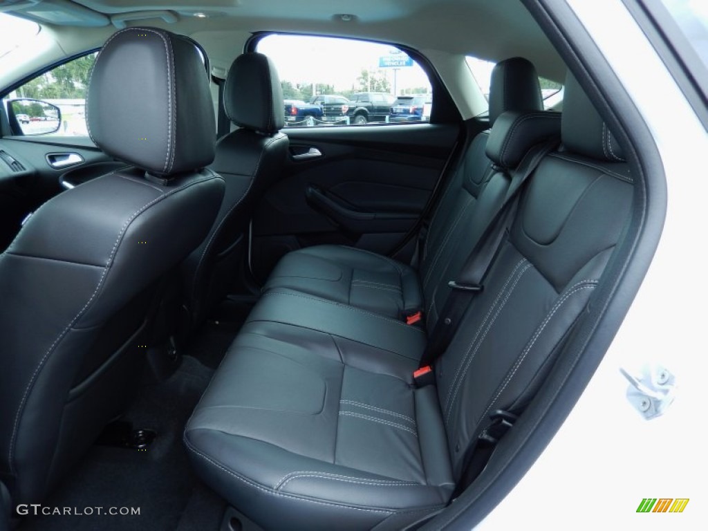 2014 Ford Focus SE Hatchback Rear Seat Photo #86570436