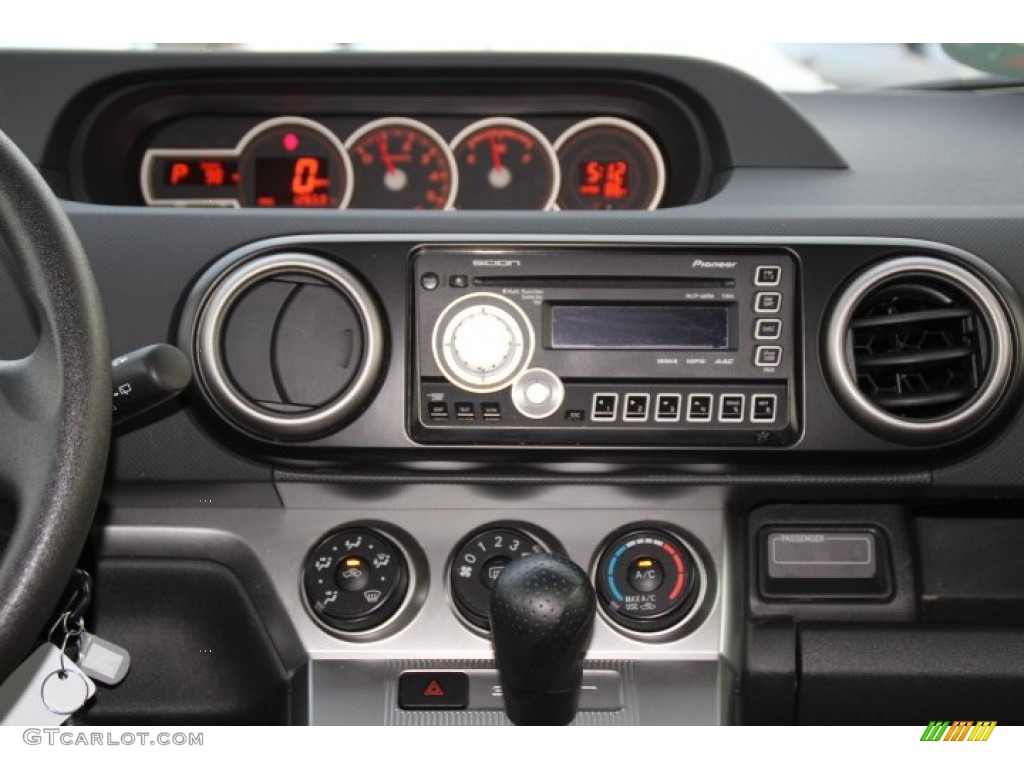 2011 Scion xB Standard xB Model Controls Photo #86573445