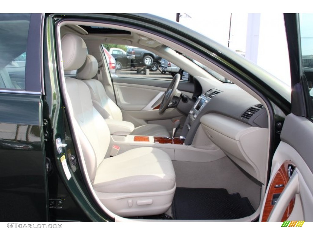 2011 Camry XLE V6 - Spruce Green Mica / Bisque photo #8