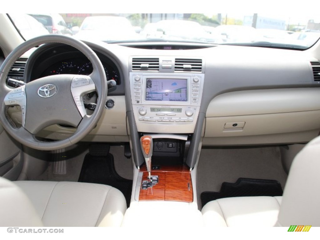 2011 Camry XLE V6 - Spruce Green Mica / Bisque photo #10