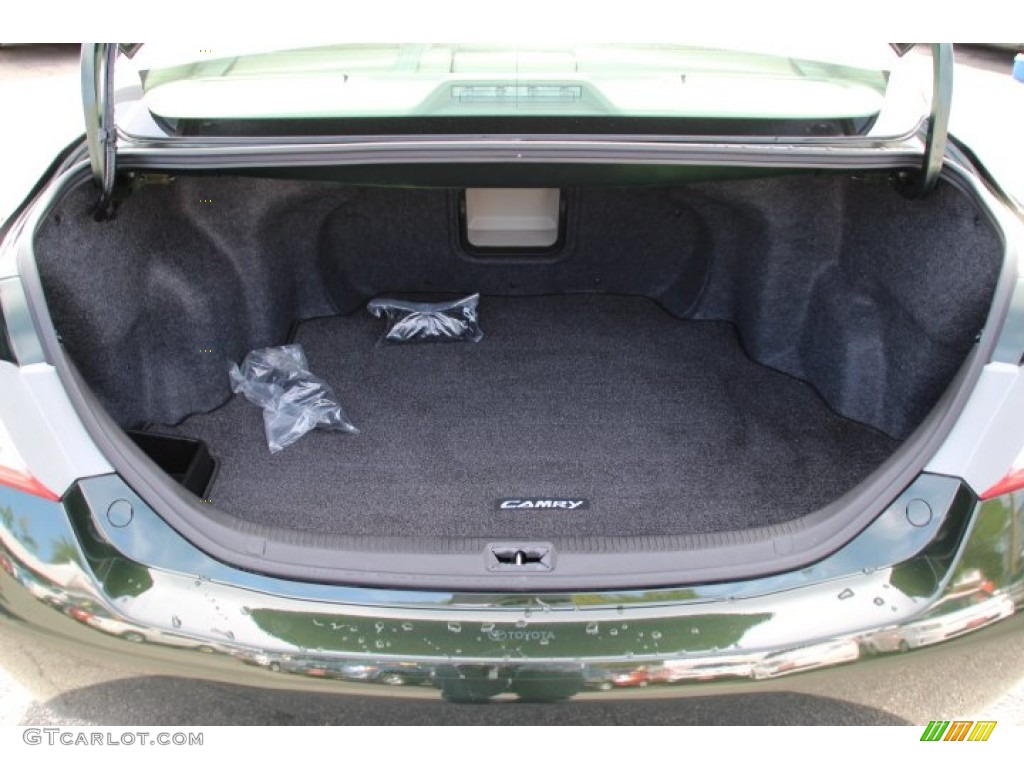 2011 Camry XLE V6 - Spruce Green Mica / Bisque photo #15