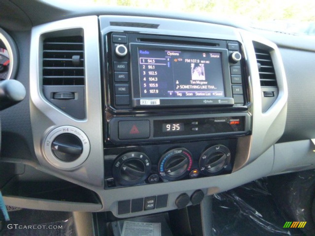 2014 Toyota Tacoma V6 TRD Sport Access Cab 4x4 Controls Photo #86586012