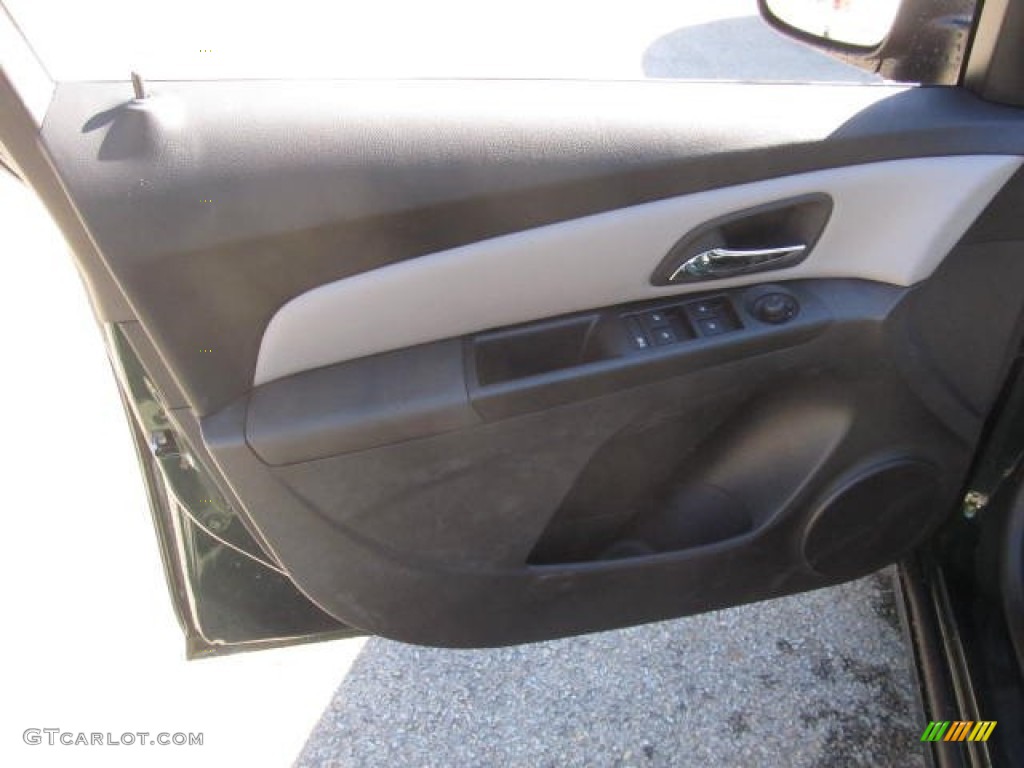 2014 Cruze LS - Rainforest Green Metallic / Jet Black/Medium Titanium photo #11