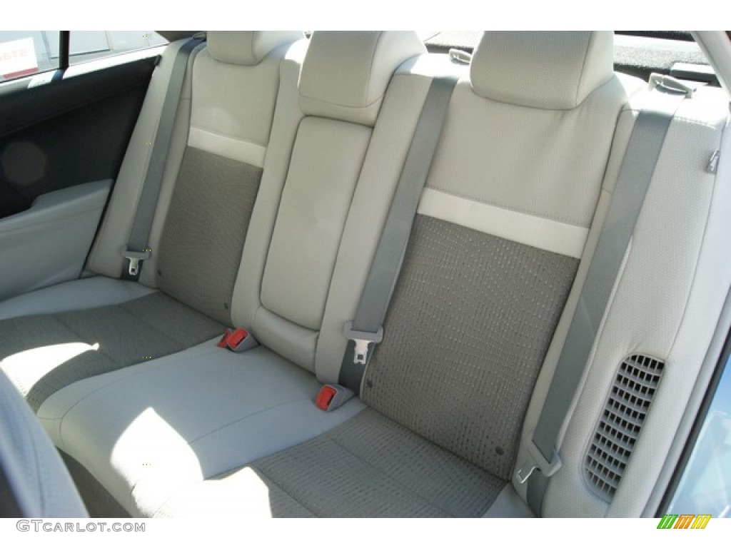 2014 Camry Hybrid LE - Clearwater Blue Metallic / Ash photo #7