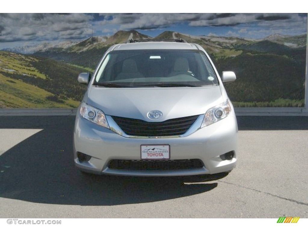 2014 Sienna LE - Silver Sky Metallic / Light Gray photo #2