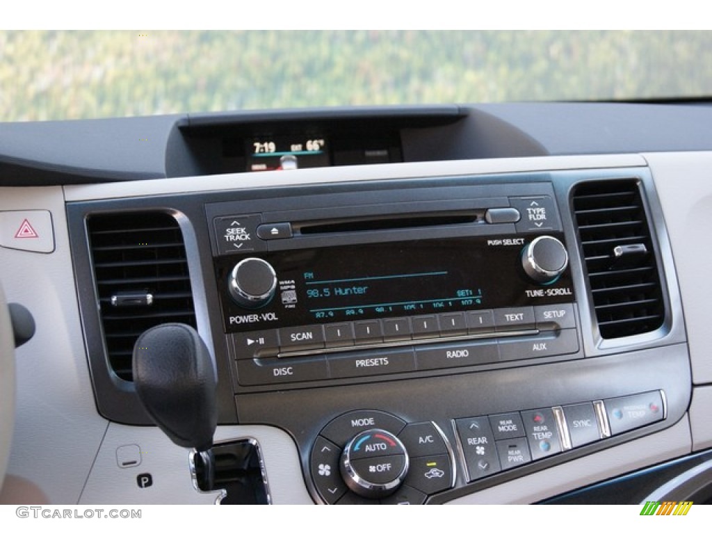 2014 Toyota Sienna LE AWD Audio System Photo #86589728