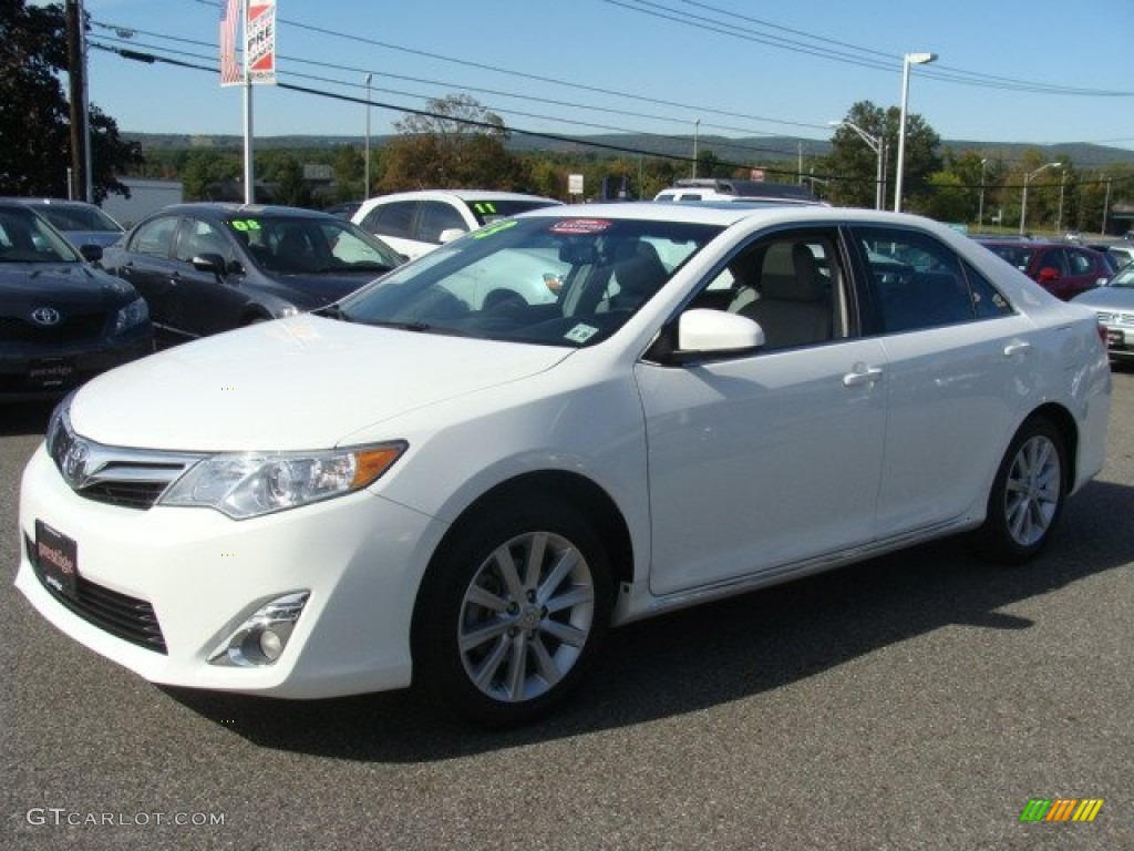 2013 Camry XLE - Super White / Ash photo #3