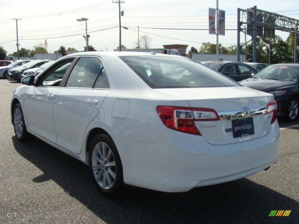 2013 Camry XLE - Super White / Ash photo #4