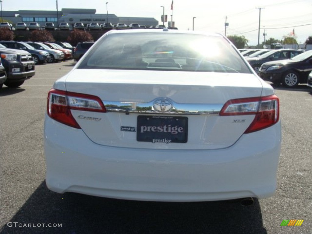 2013 Camry XLE - Super White / Ash photo #5