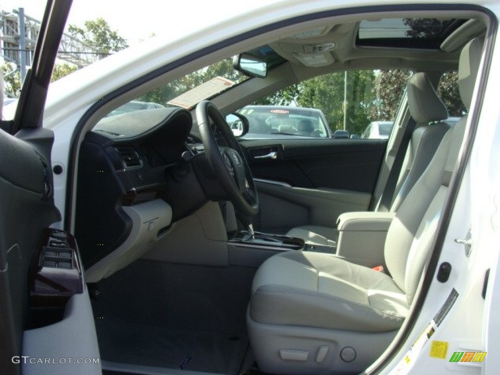 2013 Camry XLE - Super White / Ash photo #7