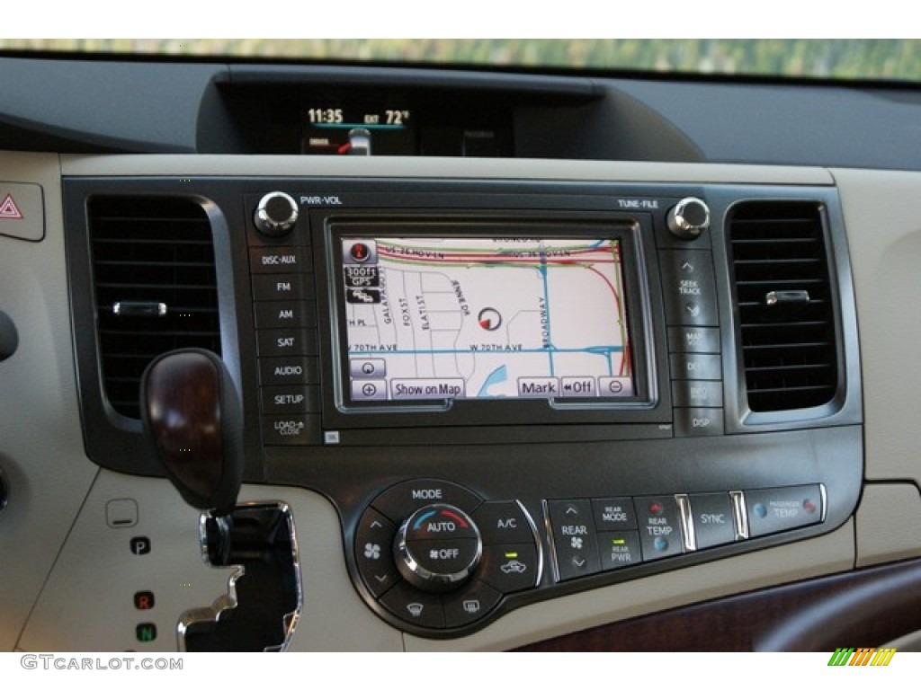2014 Toyota Sienna Limited AWD Controls Photos