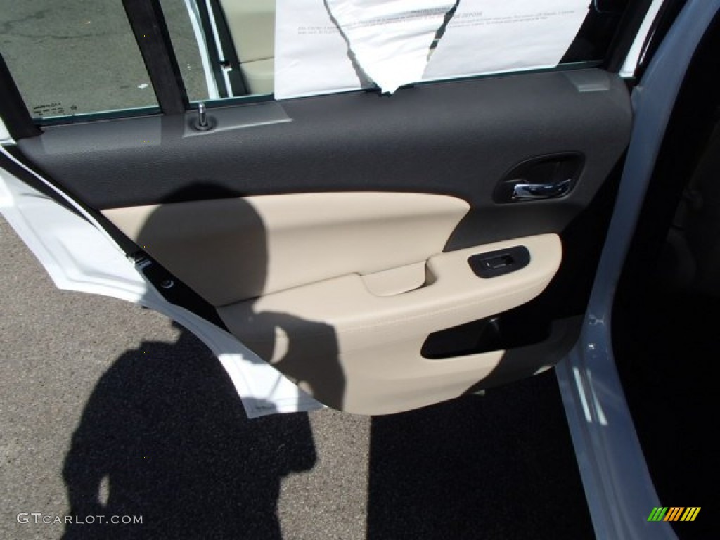 2014 200 Limited Sedan - Bright White / Black/Light Frost Beige photo #13