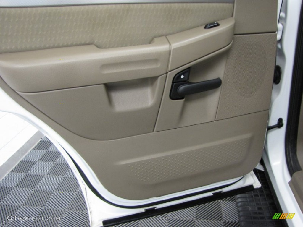 2003 Mountaineer Convenience AWD - Oxford White / Medium Dark Parchment photo #16