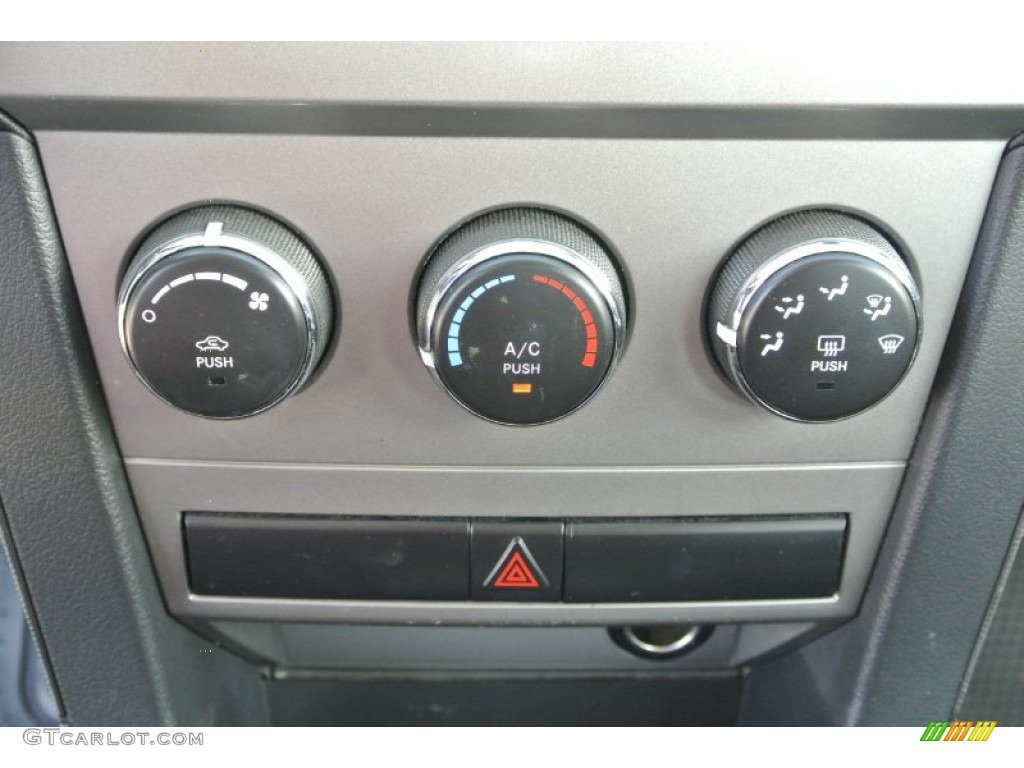 2010 Avenger SXT - White Gold / Dark Slate Gray photo #12
