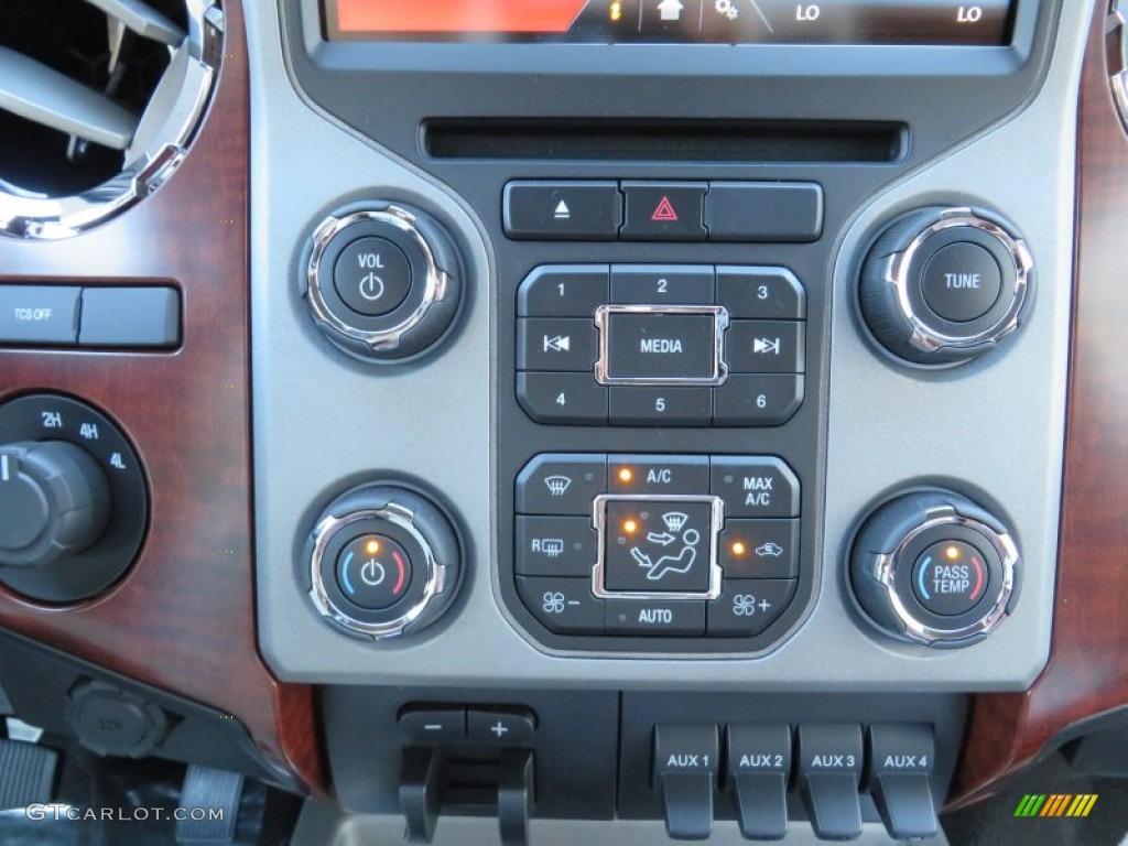 2014 Ford F350 Super Duty King Ranch Crew Cab 4x4 Dually Controls Photo #86607711