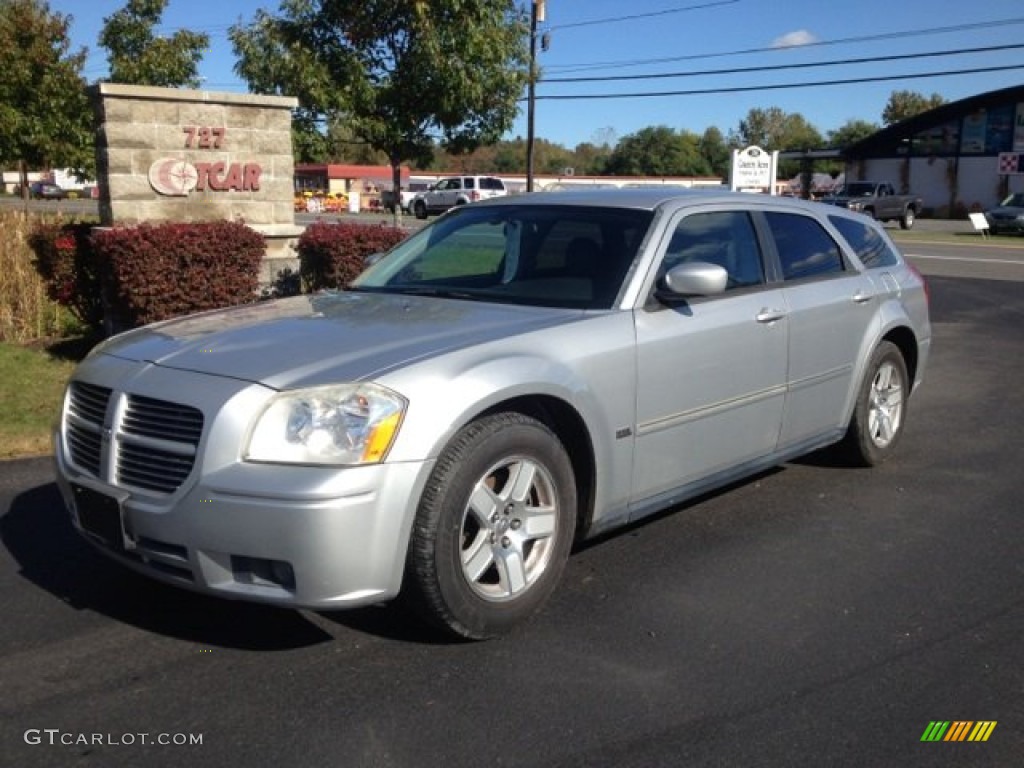 2006 Magnum SXT - Bright Silver Metallic / Dark Slate Gray/Light Slate Gray photo #1