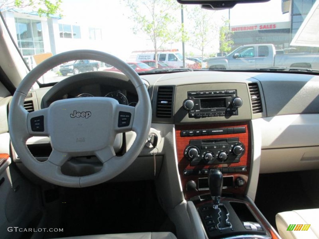 2007 Jeep Grand Cherokee Limited 4x4 Dashboard Photos