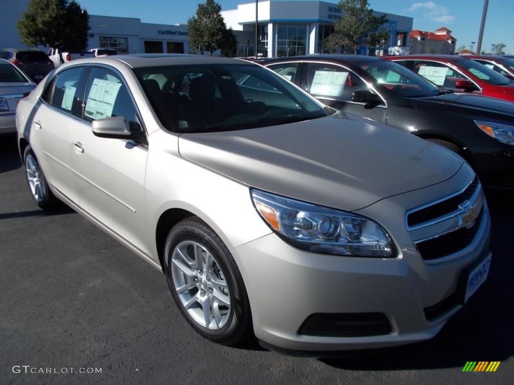 Champagne Silver Metallic Chevrolet Malibu