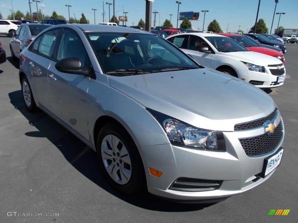 2014 Cruze LS - Silver Ice Metallic / Jet Black/Medium Titanium photo #1