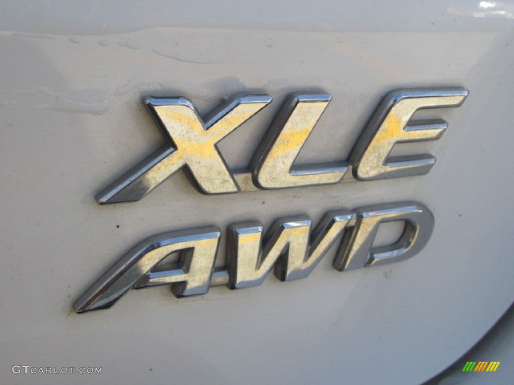 2011 Sienna XLE AWD - Super White / Bisque photo #7