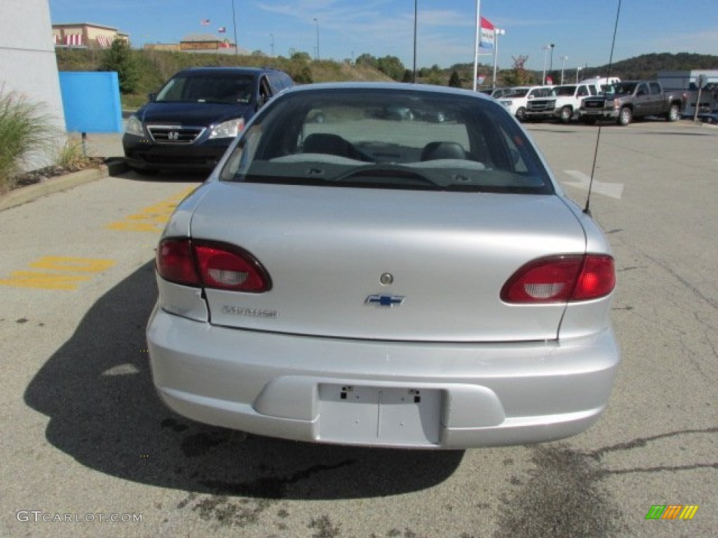 2002 Cavalier Sedan - Ultra Silver Metallic / Graphite photo #8