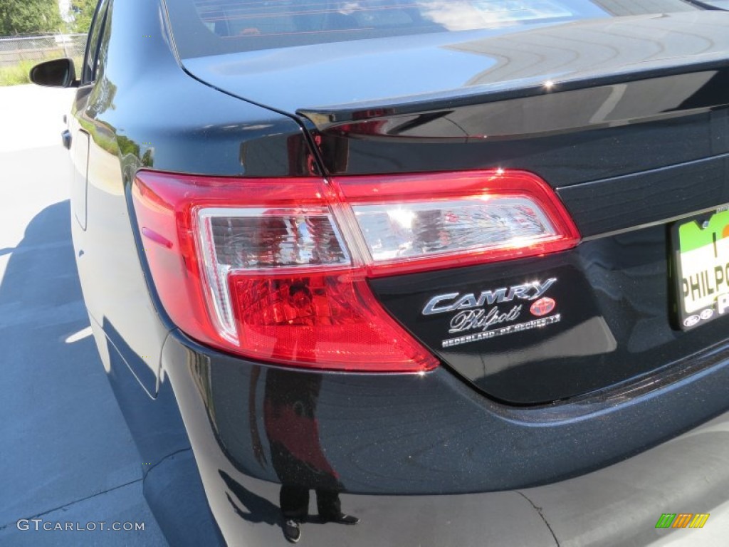 2014 Camry SE - Attitude Black Metallic / Black photo #13