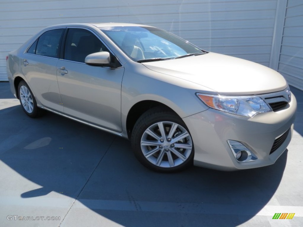 2014 Camry XLE - Champagne Mica / Ivory photo #1