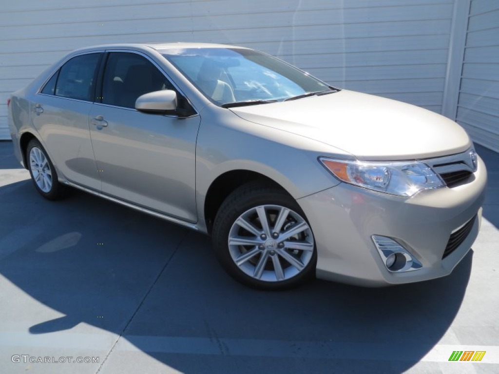 2014 Camry XLE - Champagne Mica / Ivory photo #2