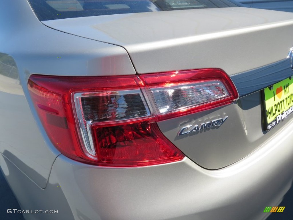 2014 Camry XLE - Champagne Mica / Ivory photo #13