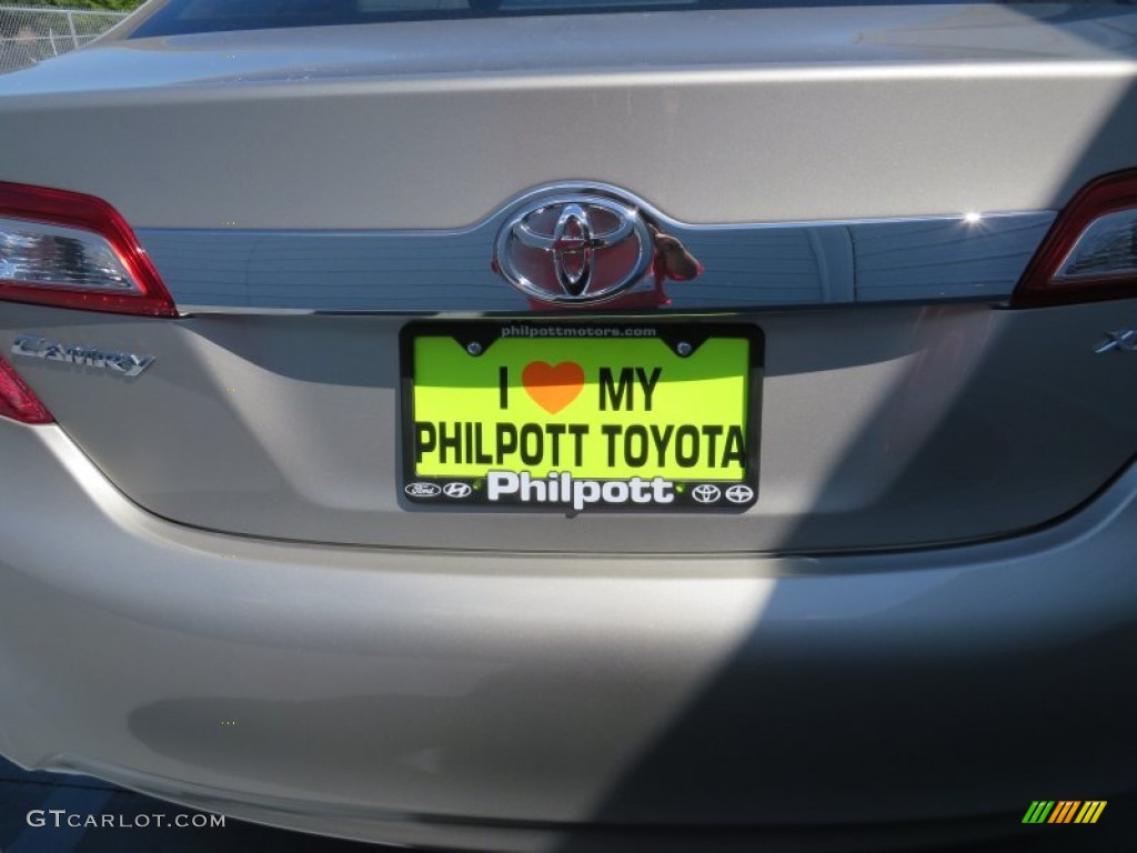 2014 Camry XLE - Champagne Mica / Ivory photo #15