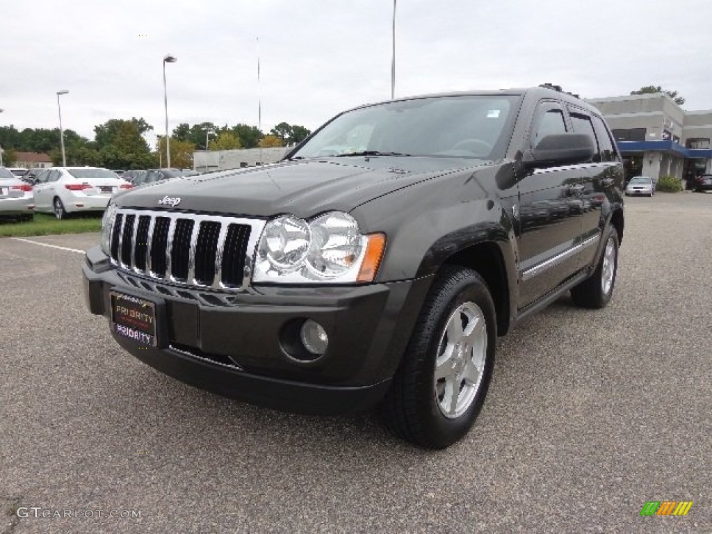 Dark Khaki Pearl Jeep Grand Cherokee