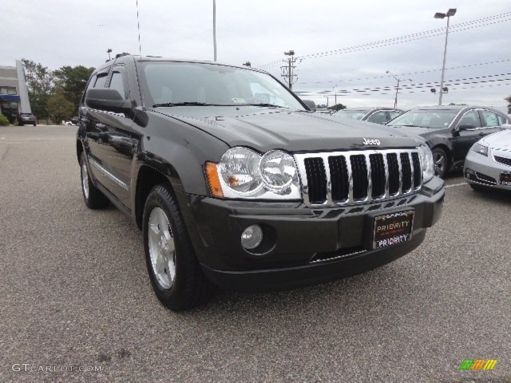 2006 Grand Cherokee Limited 4x4 - Dark Khaki Pearl / Dark Khaki/Light Graystone photo #9