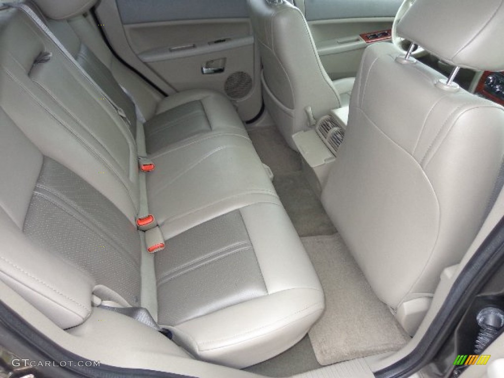 2006 Jeep Grand Cherokee Limited 4x4 Rear Seat Photo #86636650
