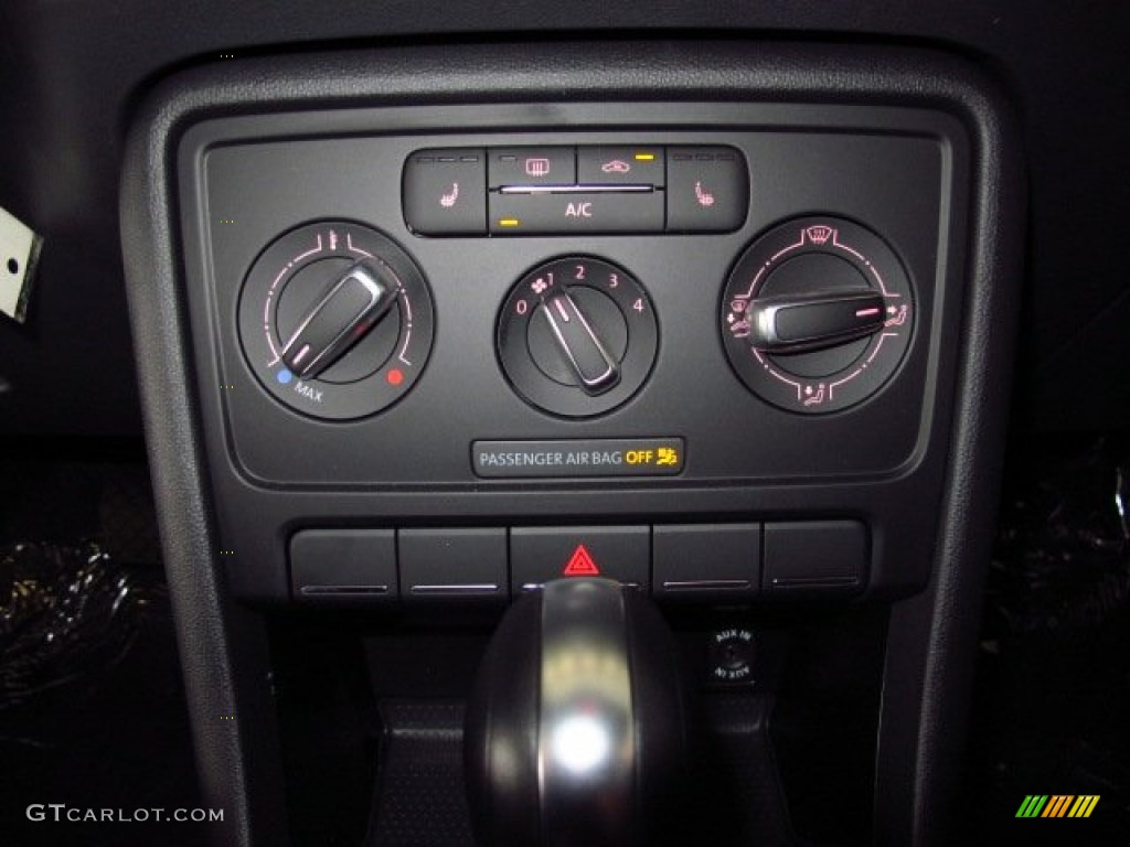 2014 Volkswagen Beetle 2.5L Controls Photo #86643955