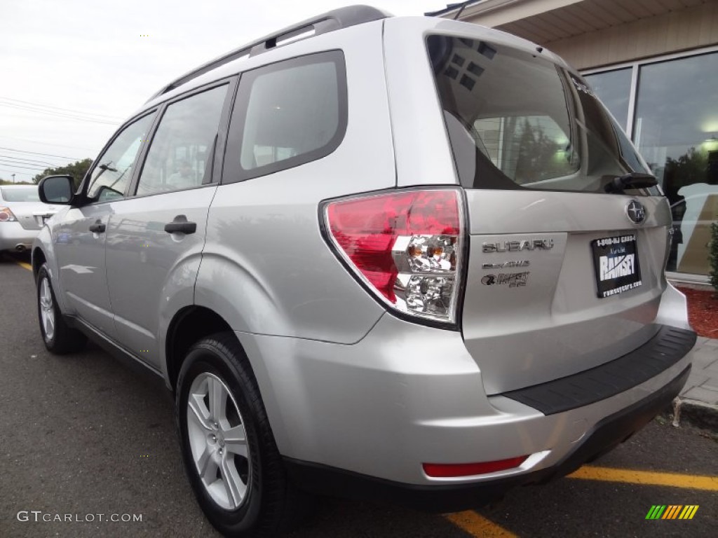 2010 Forester 2.5 X Premium - Spark Silver Metallic / Black photo #3