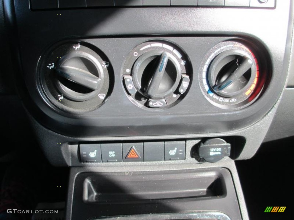 2009 Jeep Patriot Limited 4x4 Controls Photos