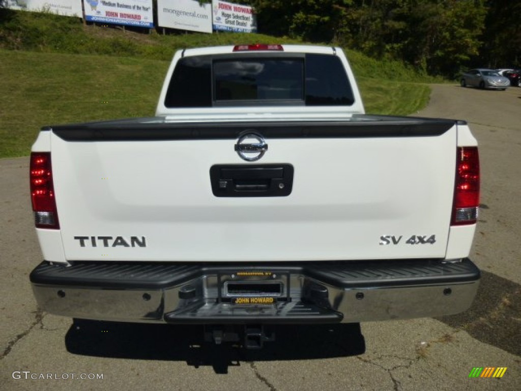 2014 Titan SV Crew Cab 4x4 - Glacier White / Charcoal photo #6