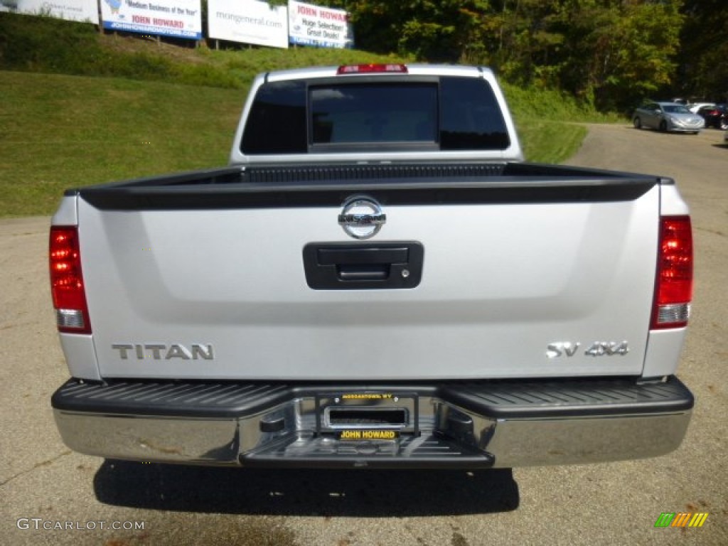 2014 Titan SV Crew Cab 4x4 - Brilliant Silver / Charcoal photo #6
