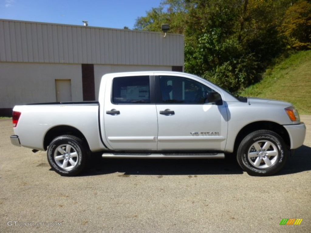 2014 Titan SV Crew Cab 4x4 - Brilliant Silver / Charcoal photo #7