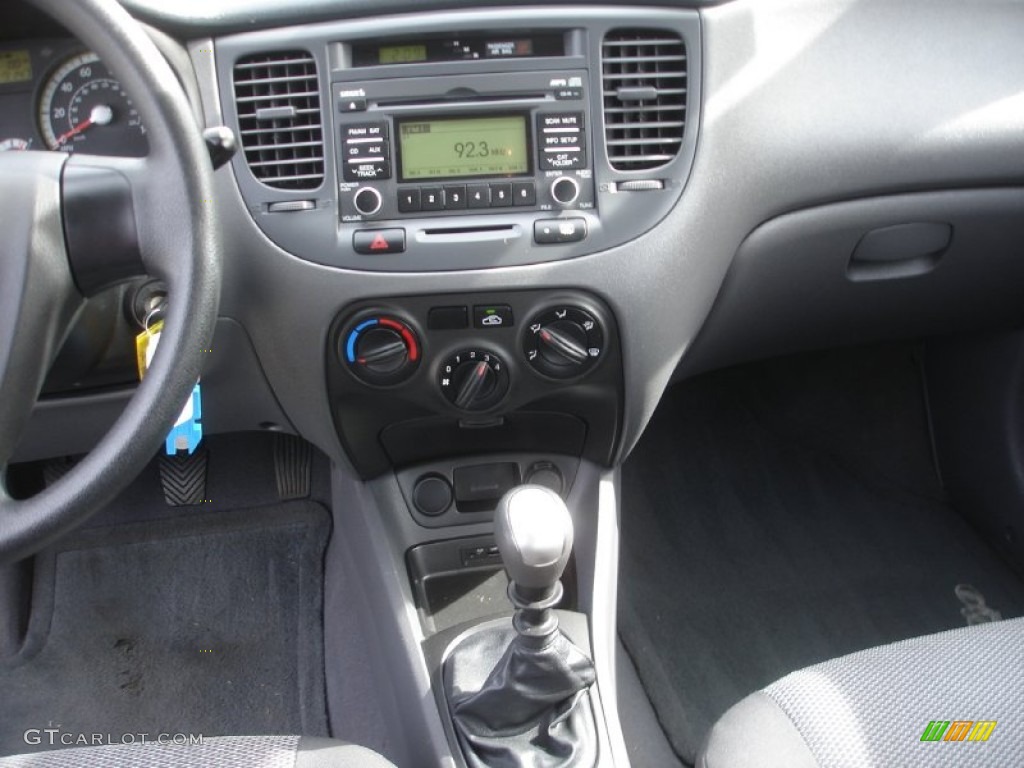 2009 Kia Rio LX Sedan Controls Photo #86658436