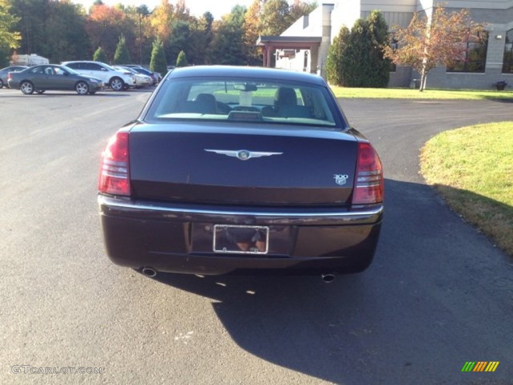 2005 300 C HEMI - Deep Lava Red Pearl / Dark Slate Gray/Light Graystone photo #7