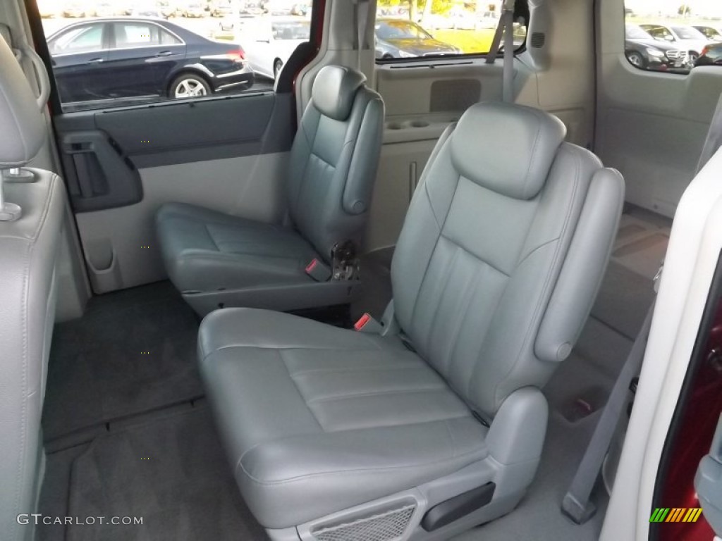 2008 Town & Country Touring - Inferno Red Crystal Pearlcoat / Medium Slate Gray/Light Shale photo #6