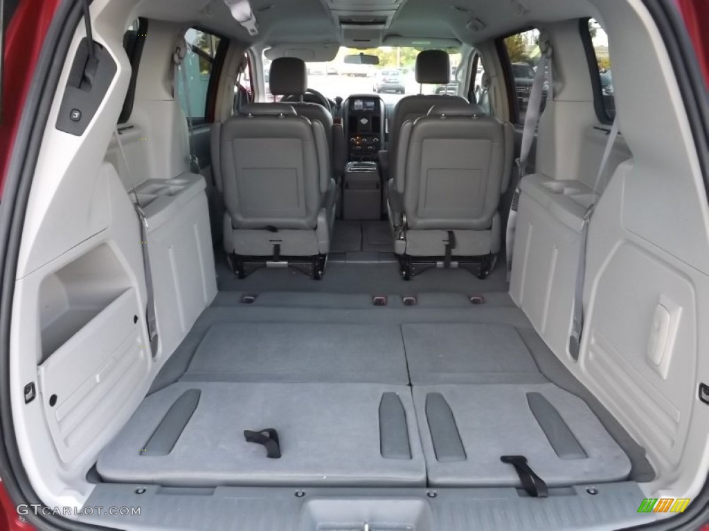 2008 Town & Country Touring - Inferno Red Crystal Pearlcoat / Medium Slate Gray/Light Shale photo #7