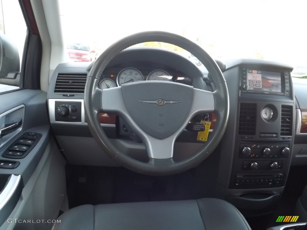 2008 Town & Country Touring - Inferno Red Crystal Pearlcoat / Medium Slate Gray/Light Shale photo #9