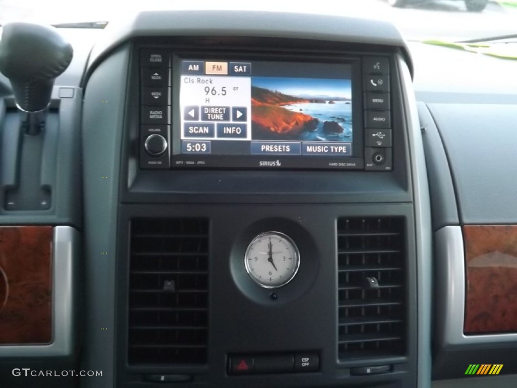 2008 Town & Country Touring - Inferno Red Crystal Pearlcoat / Medium Slate Gray/Light Shale photo #11