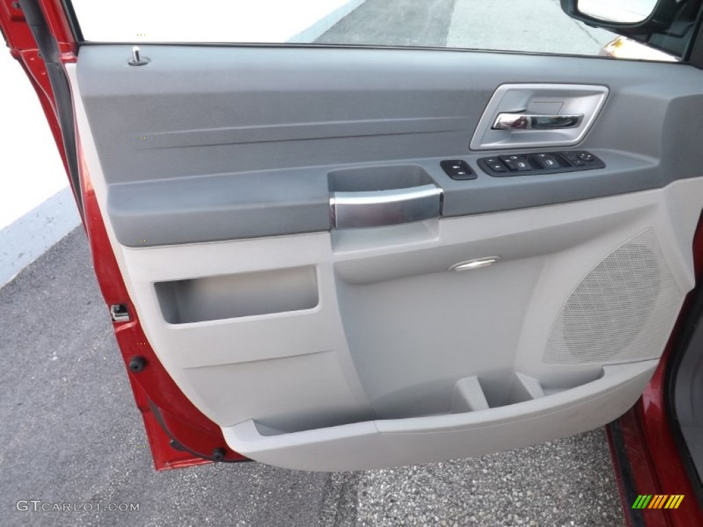 2008 Town & Country Touring - Inferno Red Crystal Pearlcoat / Medium Slate Gray/Light Shale photo #14