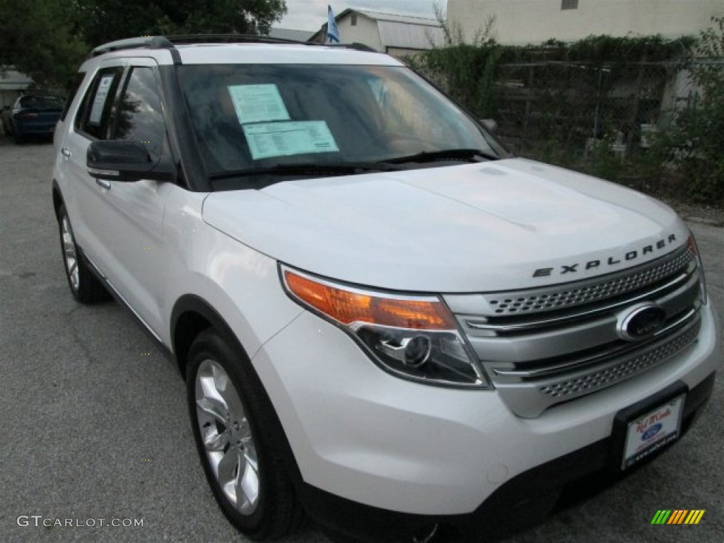 2013 Explorer XLT - Oxford White / Medium Light Stone photo #1