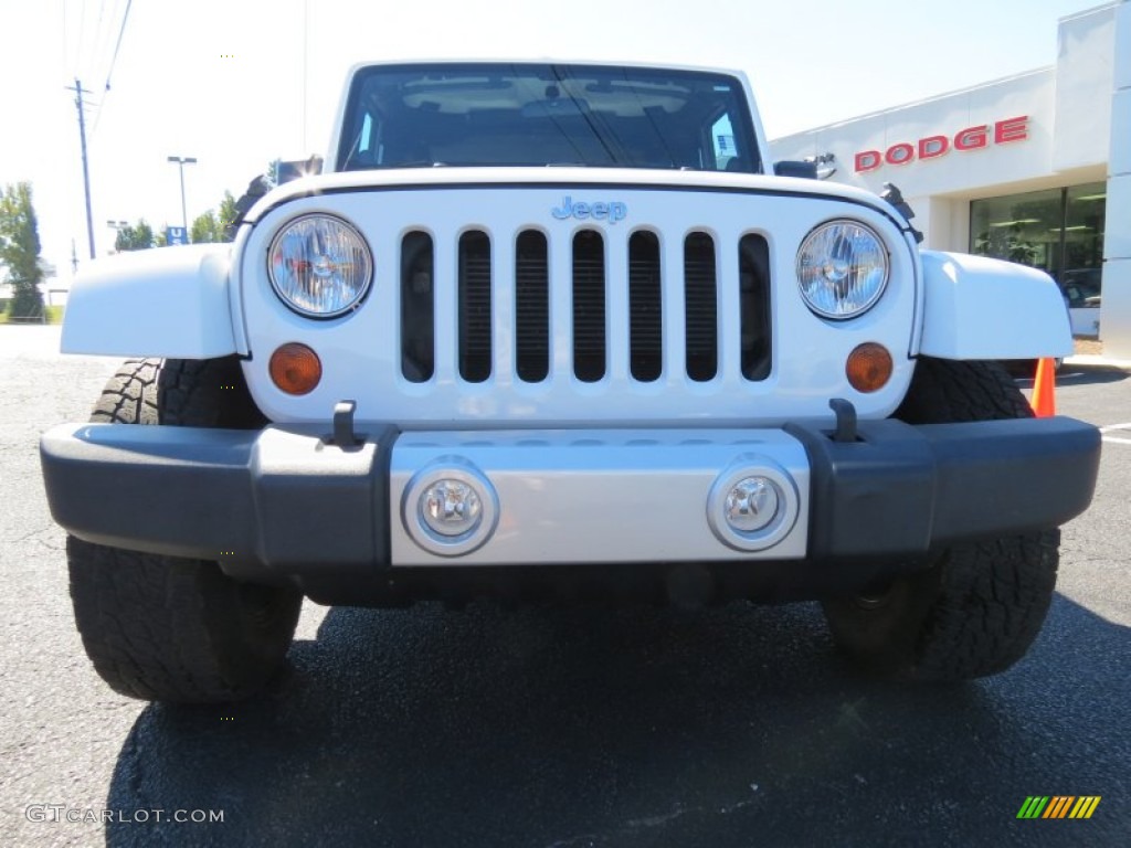 2012 Wrangler Sahara 4x4 - Bright White / Black/Dark Saddle photo #2