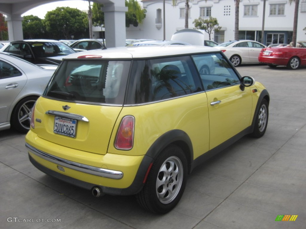 2004 Cooper Hardtop - Liquid Yellow / Panther Black photo #2