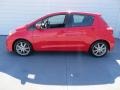 Absolutely Red - Yaris SE 5 Door Photo No. 6